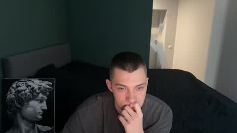 cronck52 online show from December 19, 11:34 pm