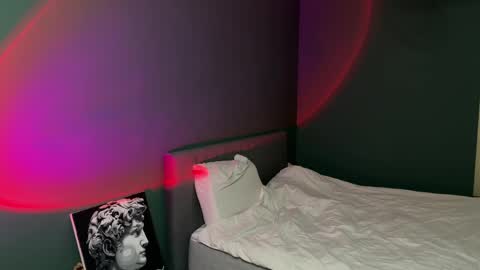 Snapshot of cronck52 chatting on April 1, 9:23 pm cronck52 online show from April 1, 9:23 pm