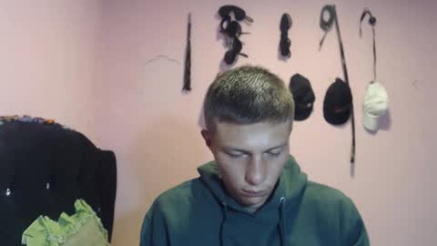 Snapshot of cronos_hot_888 chatting on March 3, 8:42 am cronos_hot_888 online show from March 3, 8:42 am