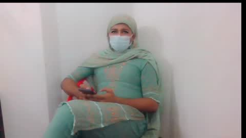 Snapshot of crossyangle chatting on March 29, 5:57 pm Crossy Angel online show from March 29, 5:57 pm