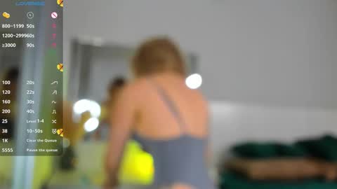 Snapshot of crowned_goddess chatting on March 9, 2:04 am Nikki online show from March 9, 2:04 am