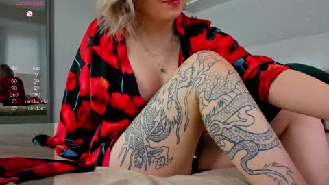 Snapshot of crowned_goddess chatting on March 28, 1:38 am Nikki online show from March 28, 1:38 am