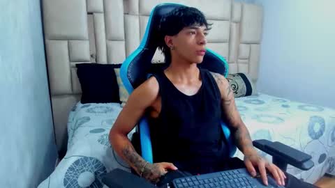 Snapshot of croy_myer chatting on February 18, 10:17 pm Croy online show from February 18, 10:17 pm