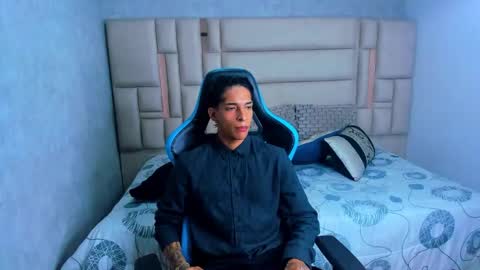 Snapshot of croy_myer chatting on February 23, 5:27 am Croy online show from February 23, 5:27 am