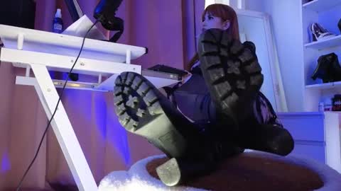 Cruel Siren online show from December 14, 7:25 am