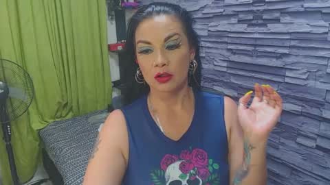 Snapshot of cruela_deviil chatting on March 8, 8:22 am cruela_deviil online show from March 8, 8:22 am
