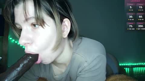 Snapshot of cruellagoth chatting on October 17, 10:18 am Cruella online show from October 17, 10:18 am