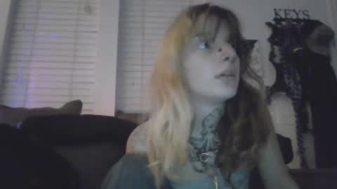 Snapshot of crylei chatting on December 2, 11:56 am kybaby online show from December 2, 11:56 am