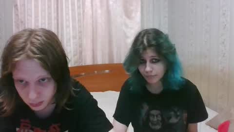 Crystal and Marcl online show from December 17, 7:59 pm
