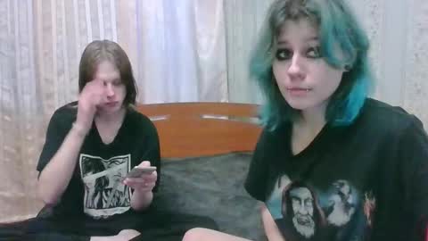 Crystal and Marcl online show from December 19, 6:56 am