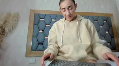 crystal_sm online show from October 6, 3:04 am