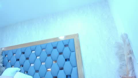 Snapshot of crystal_sm chatting on April 14, 3:01 am crystal_sm online show from April 14, 3:01 am