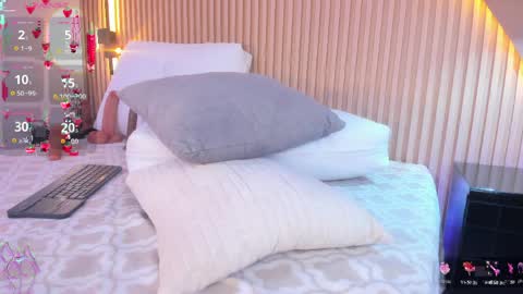 Snapshot of crystal_star16 chatting on April 8, 8:42 pm Chris online show from April 8, 8:42 pm
