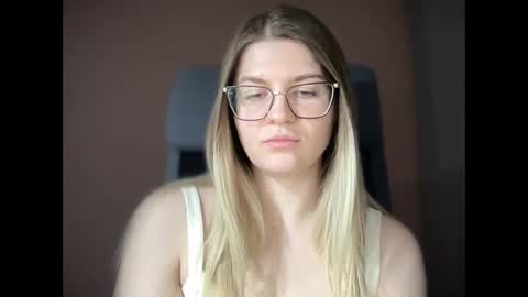 Snapshot of crystalblush01 chatting on March 7, 7:00 pm crystalblush01 online show from March 7, 7:00 pm