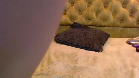 Crystal online show from February 19, 6:32 pm