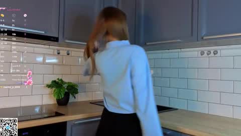 Snapshot of crystaldiva01 chatting on December 15, 6:17 am Diva online show from December 15, 6:17 am