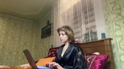 Snapshot of crystalfever_ chatting on May 5, 7:22 pm Mary online show from May 5, 7:22 pm