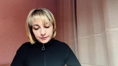 Snapshot of crystalfever_ chatting on May 8, 7:08 pm Mary online show from May 8, 7:08 pm