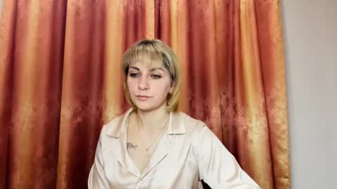Snapshot of crystalfever_ chatting on May 16, 7:34 pm Mary online show from May 16, 7:34 pm
