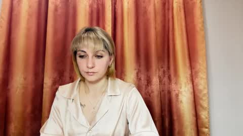 Snapshot of crystalfever_ chatting on May 16, 8:18 pm Mary online show from May 16, 8:18 pm