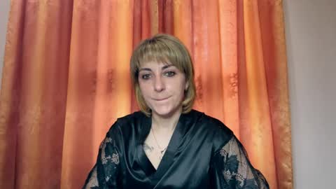 Snapshot of crystalfever_ chatting on May 18, 8:20 am Mary online show from May 18, 8:20 am