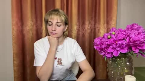 Snapshot of crystalfever_ chatting on June 3, 8:03 pm Mary online show from June 3, 8:03 pm