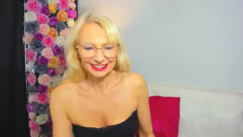Snapshot of crystalgorgeous chatting on November 24, 4:40 pm Crsyatal online show from November 24, 4:40 pm