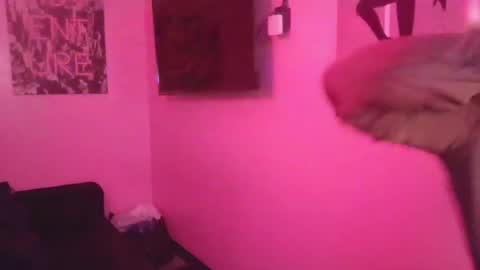 Snapshot of crystalhouse444 chatting on July 6, 6:32 am crystalhouse444 online show from July 6, 6:32 am