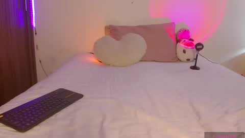 Olivia  online show from June 25, 1:26 pm