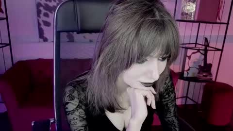 Snapshot of crystallbloom chatting on February 14, 7:21 pm crystallbloom online show from February 14, 7:21 pm