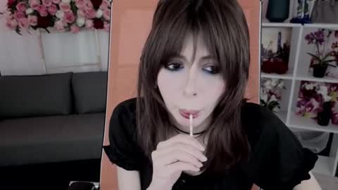 Snapshot of crystallbloom chatting on March 10, 1:38 pm crystallbloom online show from March 10, 1:38 pm