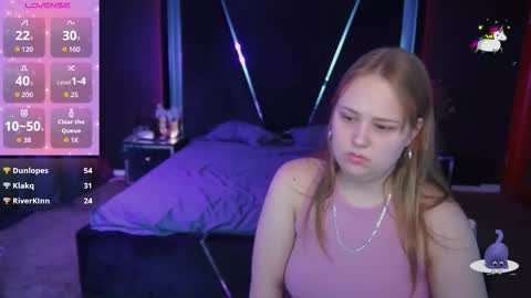 crystallpaws_ online show from September 23, 1:52 am