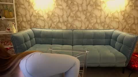 crystallpaws_ online show from March 15, 6:52 am