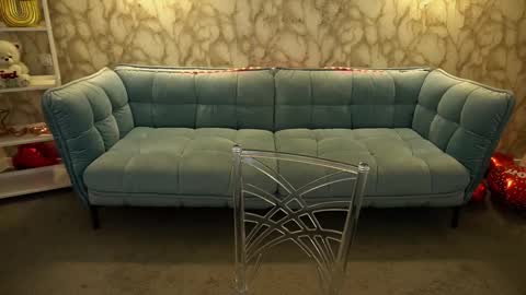 crystallpaws_ online show from March 26, 7:03 am