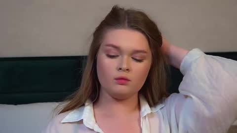 Snapshot of crystallyons chatting on October 19, 6:08 pm Crystal online show from October 19, 6:08 pm