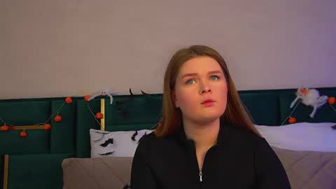 Snapshot of crystallyons chatting on November 1, 6:04 am Crystal online show from November 1, 6:04 am