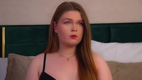 Snapshot of crystallyons chatting on November 3, 6:09 pm Crystal online show from November 3, 6:09 pm