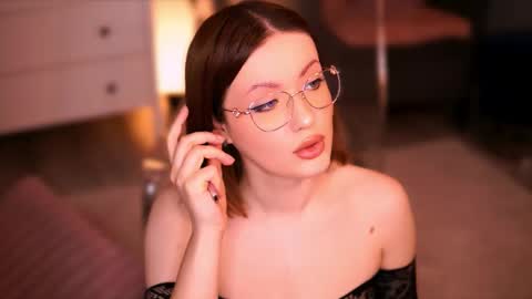 CrystalMo0n online show from March 23, 11:25 am