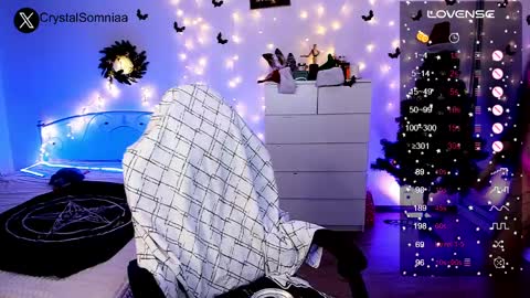 Sasha    Make me moan with patterns   good music here  online show from December 23, 1:29 am