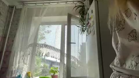 crystalstipp online show from June 24, 5:39 am