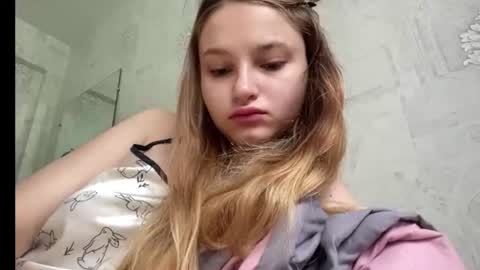 crystalstipp online show from August 2, 8:57 am