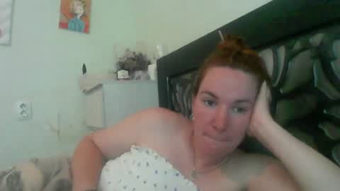 Snapshot of crystalvelvet chatting on June 10, 1:54 pm crystalvelvet online show from June 10, 1:54 pm