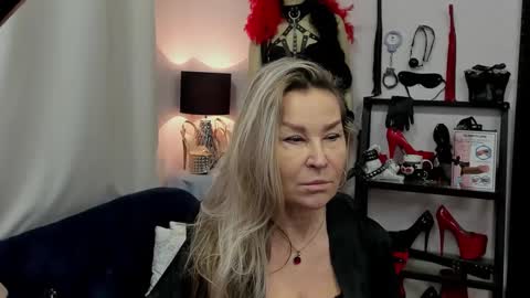 Snapshot of crystalxohotty chatting on January 5, 7:38 am CrystalHotty online show from January 5, 7:38 am