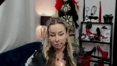 Snapshot of crystalxohotty chatting on January 5, 10:53 am CrystalHotty online show from January 5, 10:53 am