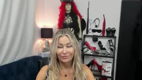 Snapshot of crystalxohotty chatting on September 22, 5:31 am CrystalHotty online show from September 22, 5:31 am