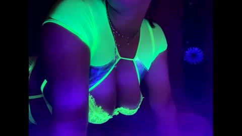 crystalyn777 online show from October 22, 2:01 am