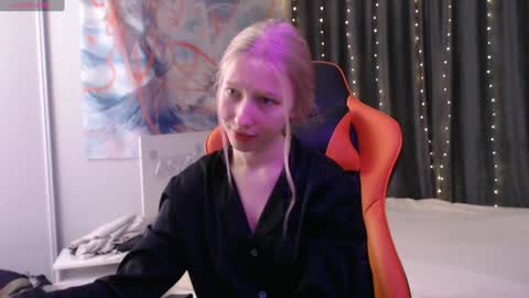 Snapshot of crystalyss chatting on January 24, 7:49 pm Lia online show from January 24, 7:49 pm