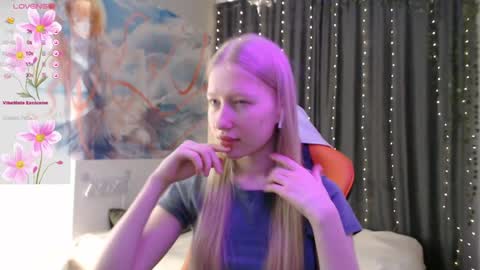 Snapshot of crystalyss chatting on January 26, 7:09 pm Lia online show from January 26, 7:09 pm