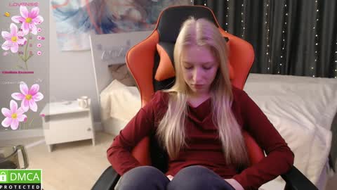 Snapshot of crystalyss chatting on February 5, 11:28 pm Lia online show from February 5, 11:28 pm