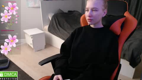 Snapshot of crystalyss chatting on February 21, 12:38 am Lia online show from February 21, 12:38 am